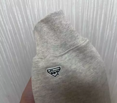 핏이 너무 이뻐요ㅜㅜ 팔이 좀 긴데 접어 입어도 이뻐요