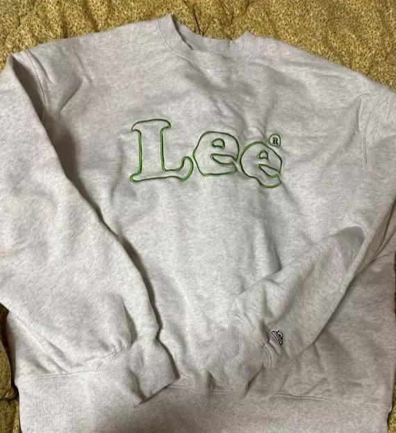 남녀공용인 제품이라 그런지 미듐인데도 불구하고 여자사이즈 라지~엑스라지같은 느낌이