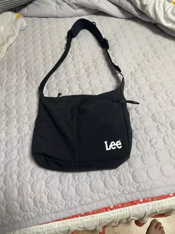 어떤 옷에나 매도 이뻐요 요즘 거의 나갈때마다 하고 가는거같아요