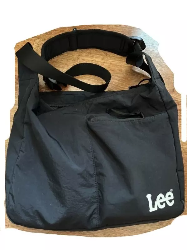 진짜 너무 이쁩니다 정말 잘 샀음 맨날 들고 다녀요