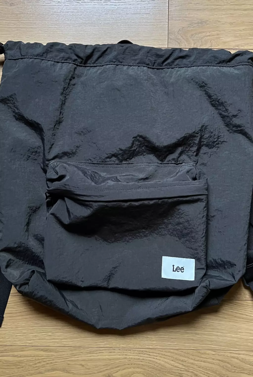 각진 가방보단 흐물흐물한(?) (아래로처지는?^^) 가방을 원했는데 딱이에요!!생각보다 