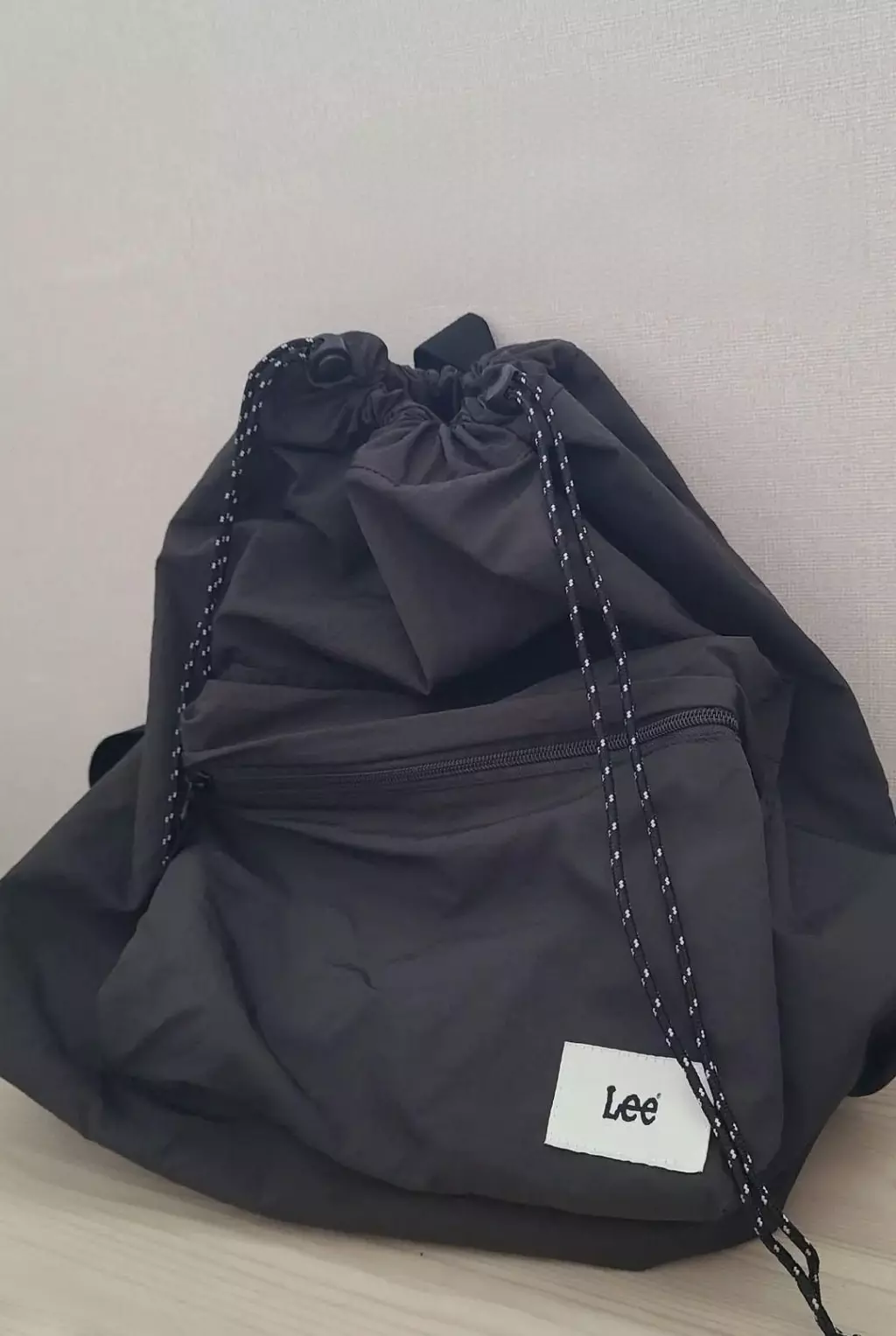 휘뚜루마뚜루 좋을 것 같은데 아직 매고 나가진 않았어요 ㅋㅋ 근데 안에 공간 넓고 가