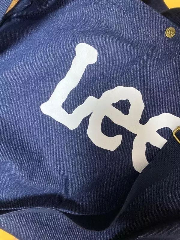 가방 색이랑 수납공간이 넉넉하여 맘에 들어요여름에 아주 유용하게 들고 다닐 것 같아