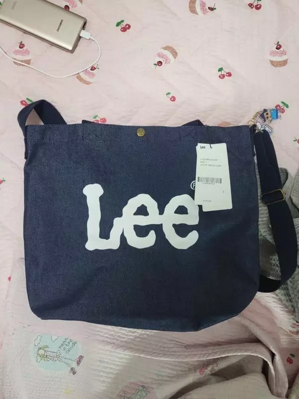 생각했던것보다 배송도 엄청 빠르고무엇보다 너무너무 이뻐서 좋아요!