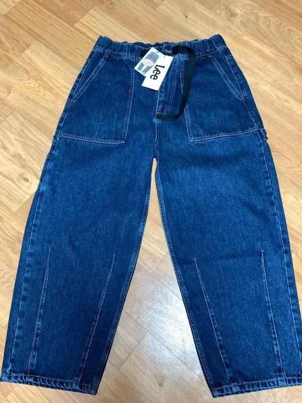 길이는 좋은데 허리가 너무 커서 꽉 조여맵니다 핏은 너무 이뻐서 좋아요~