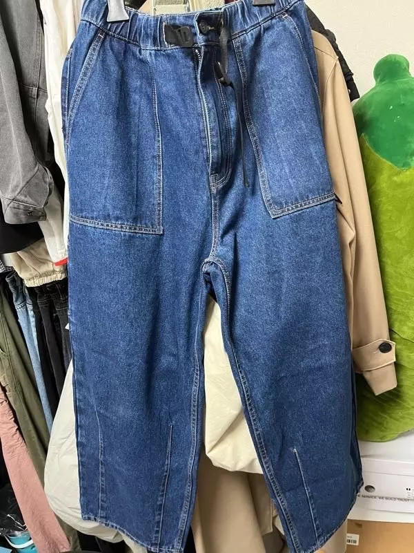 색감 진한 중청 생각하시면 되고, 상의 어떤색 입든 다 잘어울리는게 장점입니다