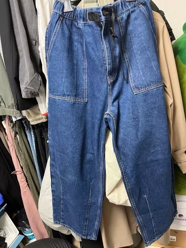 색감 진한 중청 생각하시면 되고, 상의 어떤색 입든 다 잘어울리는게 장점입니다