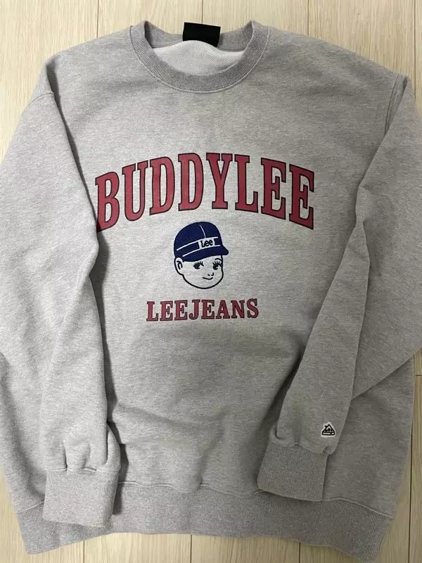 흔하지않고 오버핏으로 사이즈 예뻐요 배송 빠릅니다