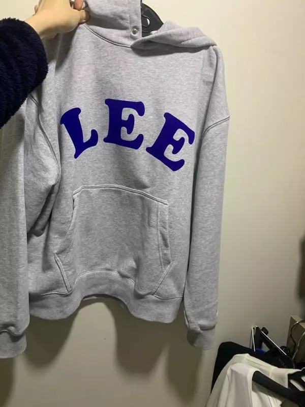 적당한 오버핏에 너무 만족합니다선명한 프린팅과 스냅버튼이 좋아요