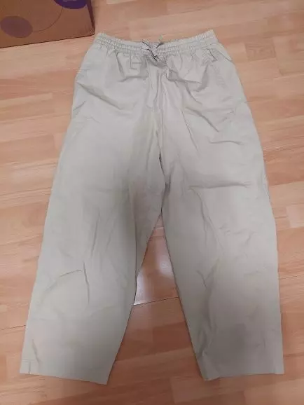 색감도 너무 이쁘고 얇아서 여름에도 입을 수 있을 것 같아요!