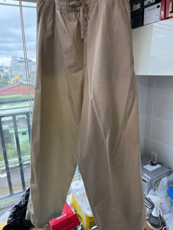 생각했던것보다 약간 더 밝은 크림이에요 바지 품질은 좋아요