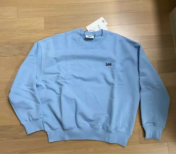 도톰하니 가을겨울에는 잘입을듯해요 세일할때 쟁여둡니다