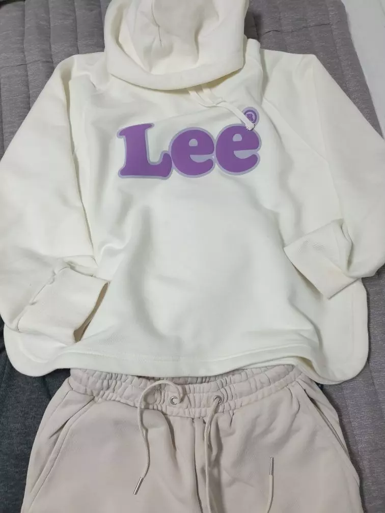 두께감이 있어 지금부터 입기 좋습니다리 라이브 방송 자주 했으면 좋겠네요