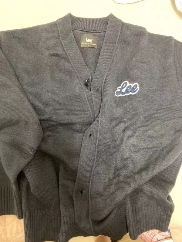 예쁘네요 조명때문에 색이 엄청 구리게 나왔지만 네이비 딱 그대로입니다