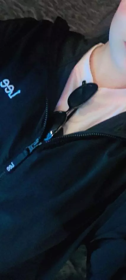 너무너무 예쁨미다여기저기 잘 입을거같고 팔이 살짝길어요재질도 시원해요