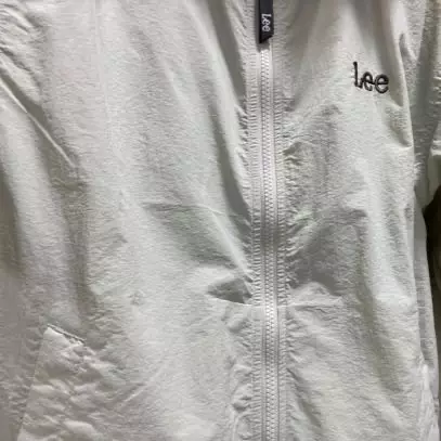 적당한 가격에 퀄리티 좋은 상품이에요. 사이즈도 살짝 크게 나온 거 같아요.