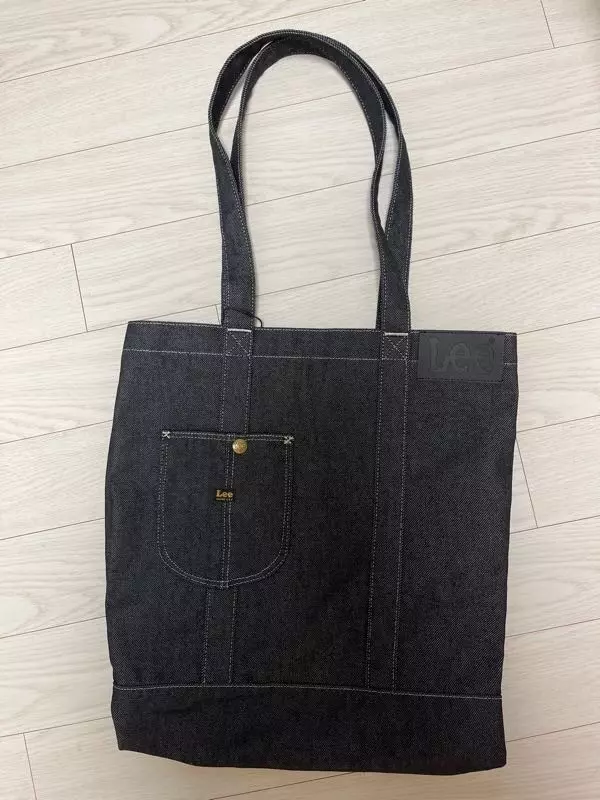 생각보다 너무 커서 놀랐어요 검정색 리 탭이 예뻐요