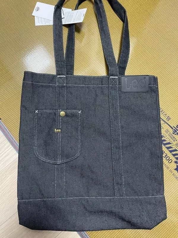 크기 짱 커요!!! 수납공간도 완전 넉넉하니 여기저기 잘 쓸 것 같아용 !!