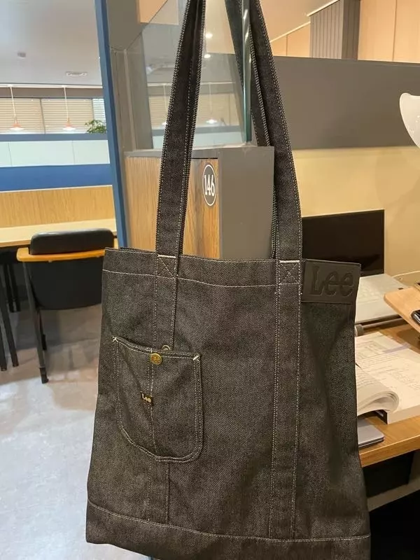 생각보다 튼튼하지는 않지만 좋습니다 너무.. 좋아요