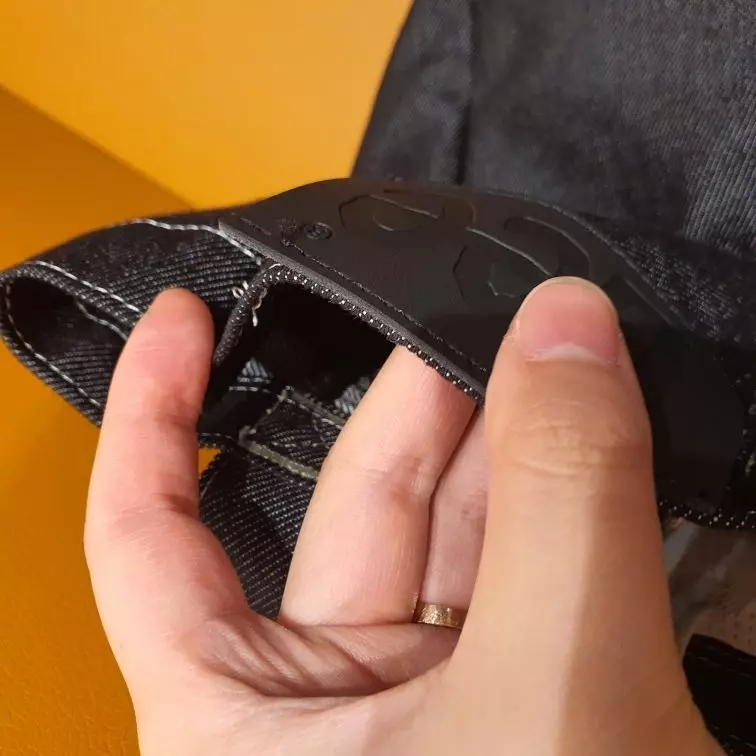 음...ㅠㅠ 제꺼만 이런건지 다 그런건지 모르겠지만.. 박음질이 이상하게 된 부분도 많