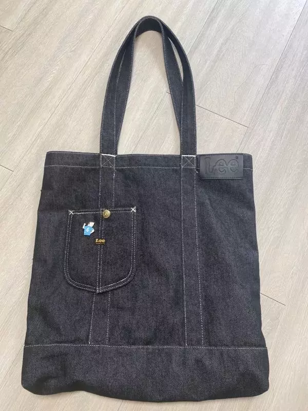 흑청이라 유니크하고 때탈 걱정 없어서 넘 조와요 요즘 맨날들고댕김 그 수납공간이 분