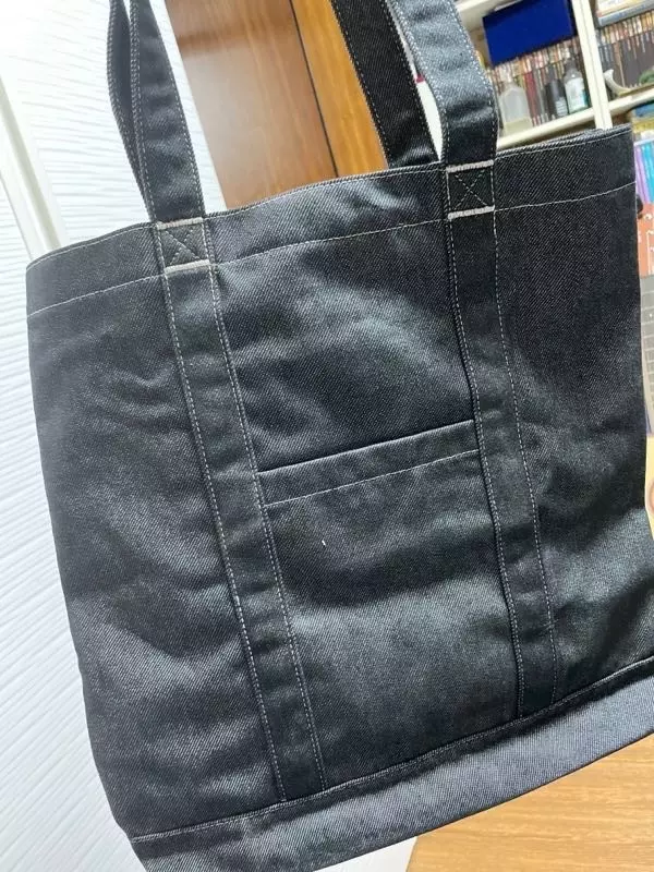 색깔 기대한것보다 더 이쁘네용 휘뚤마뚤 잘들고 다닐듯