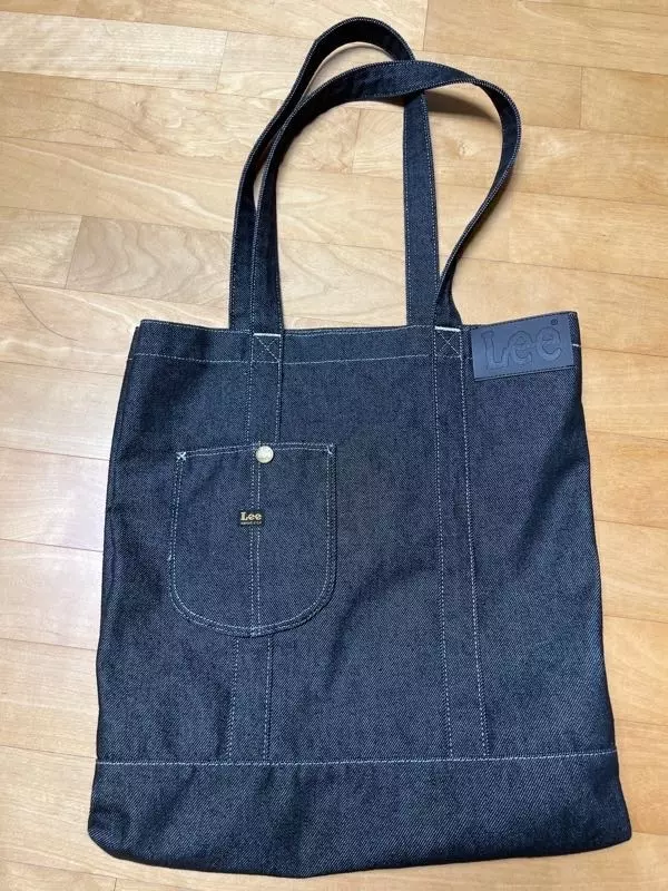 수납공간도 넉넉하고 아무 옷에나 잘 어울려요! 너무 잘산거같고 계속 손이 갈것 같네요