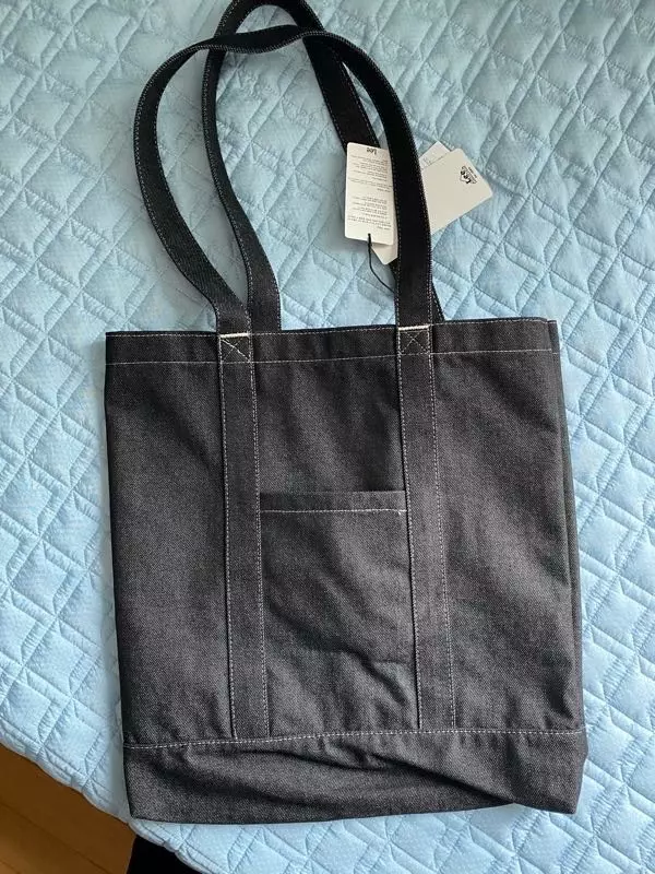 색이 예뻐요첫 사진이 뒤, 두 번째가 앞면입니다.이것저것 잘 들어가요