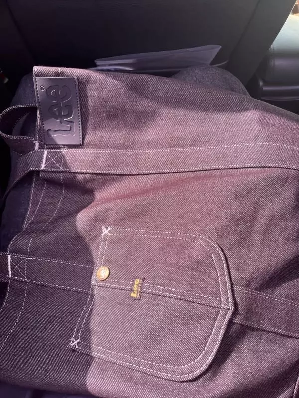 크기 넉넉하고 수납도 잘됩니다. 색은 상품 설명 사진과 비슷해요