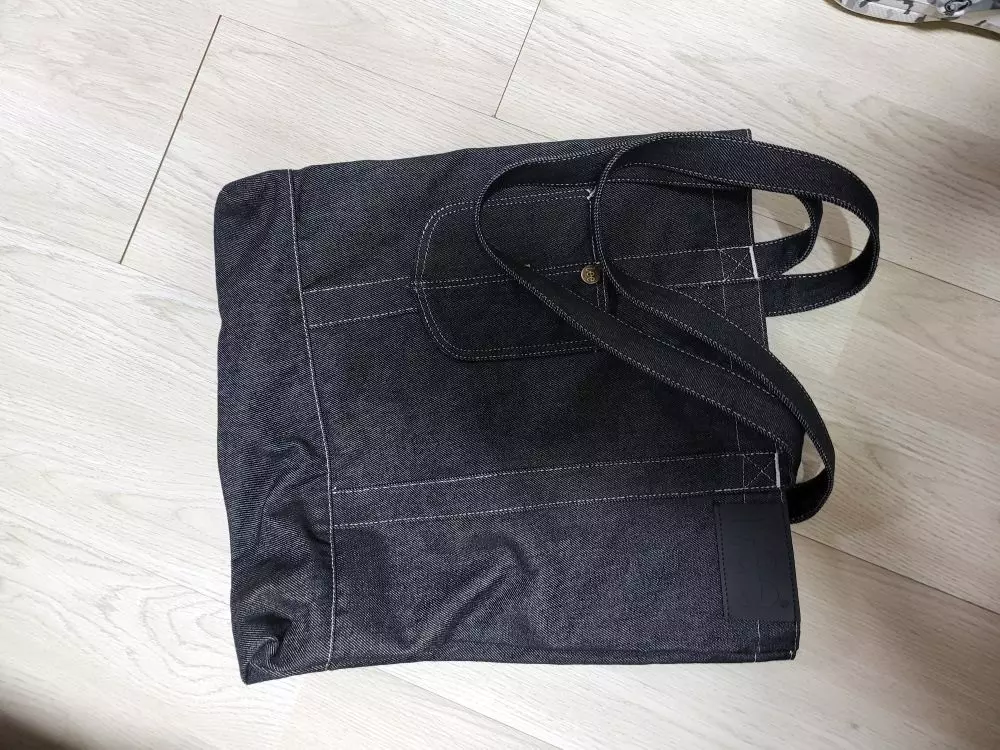 이뻐보여서 삿는데 조금 작긴함 타이밍못맞춰서 정가에삼