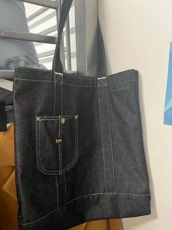 예뻐요 ㅠㅠ 재질도 좋고 수납 공간도 짱많아서 보부상인 저에게 아주 딱입니다요