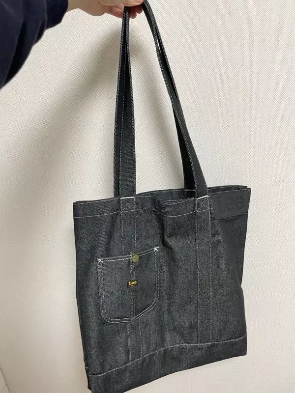 대학생 가방으로 적격입니다! 진짜 매일들고다녀요 가벼운 아이패드만 들고다닐때 넣고