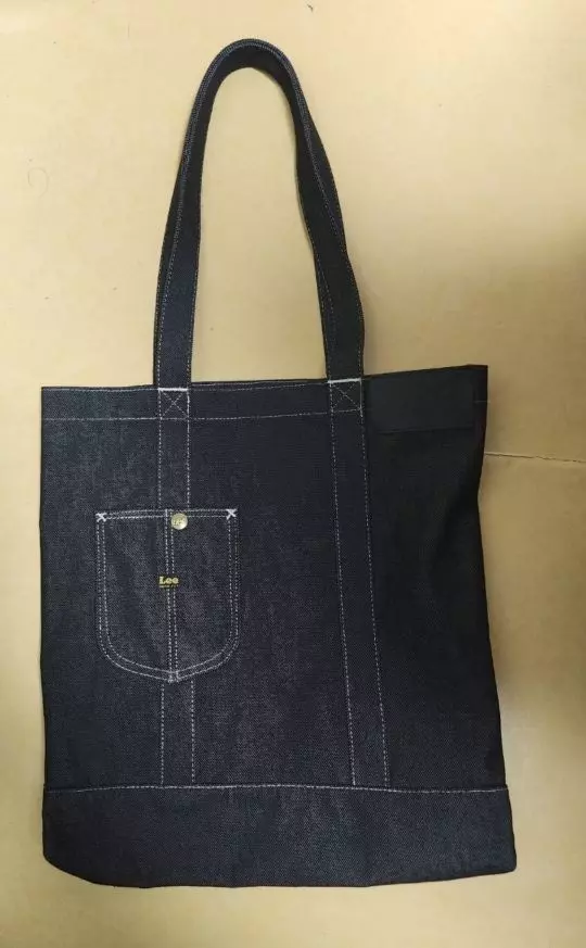 여기저기 잘 들고 다니네요~^^마실 나갈때 항상 들고 다니네요