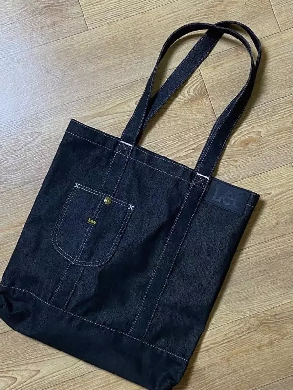 친구 선물로 줬는데 맘에 들어하더라구요 색도 크기도 딱 좋습니다~