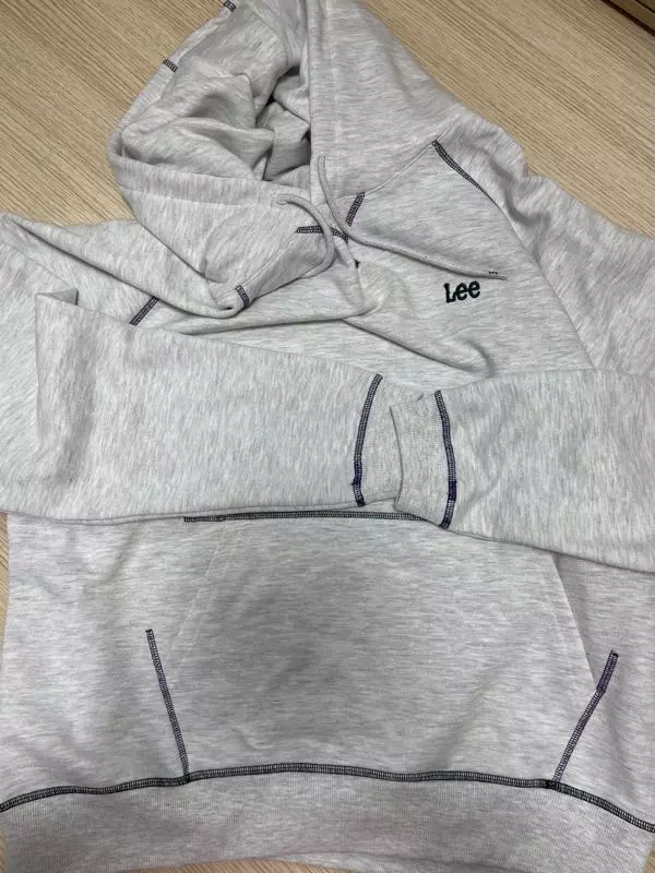 기모 없는 후드는 별로 좋아하지 않는데 얘는 그래도 탄탄한 느낌이 있어서 좋아요. 16