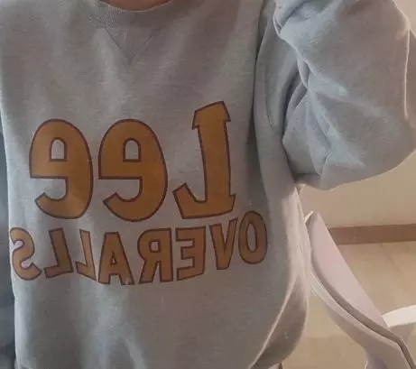 프린팅도 예쁘고 옷 만족합니다.사이즈가 크게 나와서 한 사이즈 업 안해도 오버핏 가능