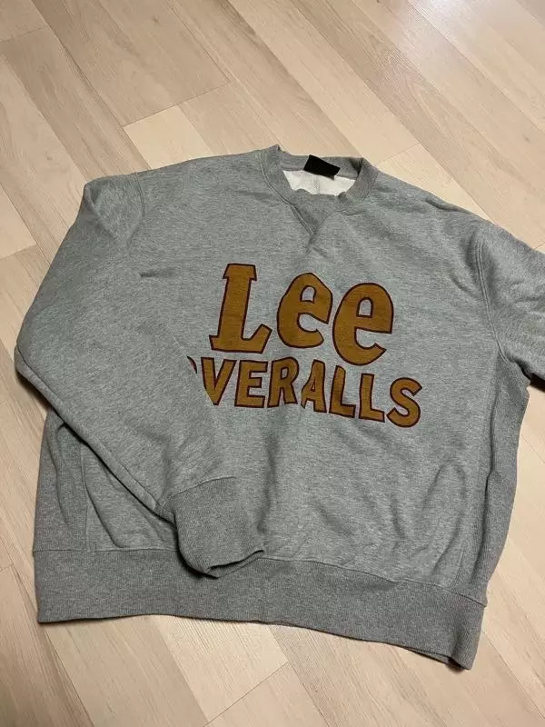 프린팅도 예쁘고 옷 만족합니다.사이즈가 크게 나와서 한 사이즈 업 안해도 오버핏 가능