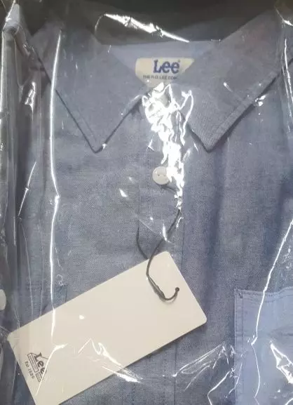 선물로 샀는데 실물이랑 비슷하고 귀여워요 봄에 산뜻하게 입기 좋을 것 같아요