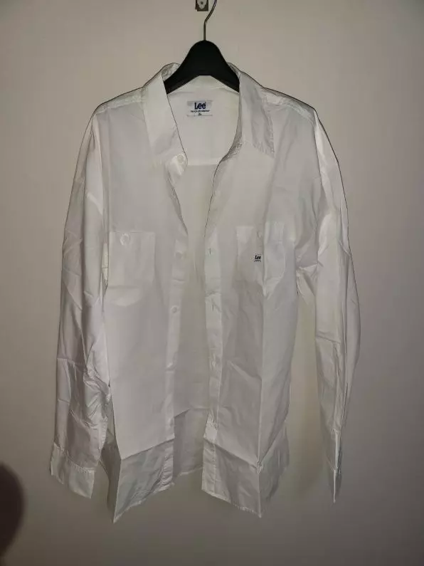 얇아서 한여름에도입을거같아요 투포켓 여러가지 내놨으면 좋겠어요