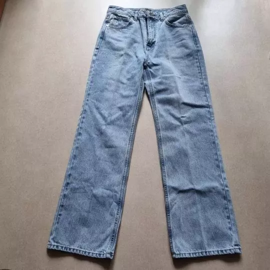 핏 예뻐요 다리가 길어 보여서 좋아요여름에 입기엔 좀 덥겠어요