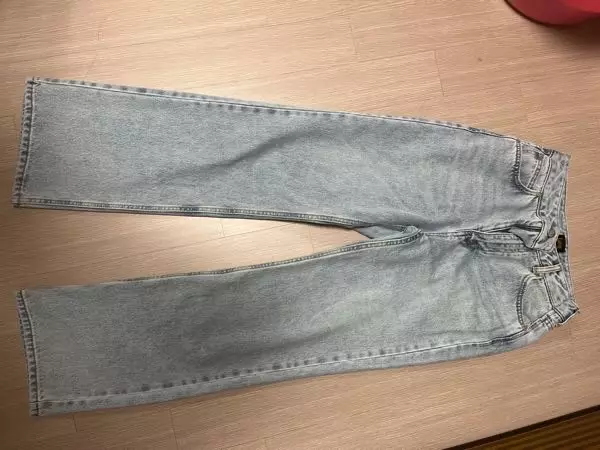 딱 제가 원하던 핏과 색감이였어요 . 근데 허리가 살짝 커요!