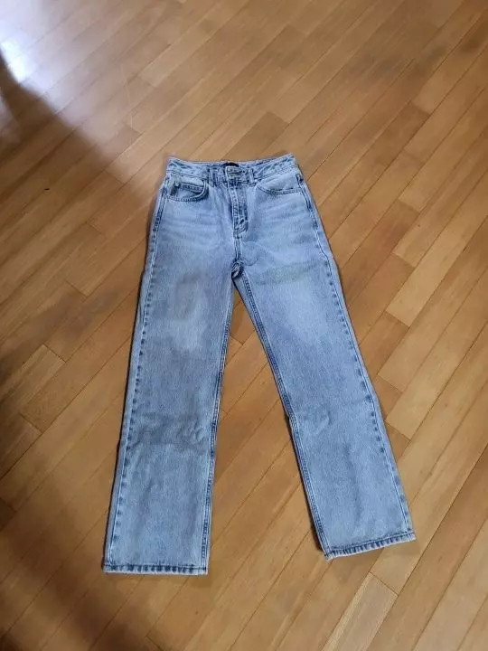 조금 두께는 있어요..색깔과는 달리 조금., 그래도 이뻐여~~