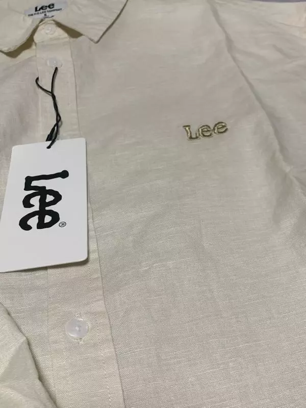 와. . . 진짜 로고 자수 너무 맘에 들고 색감도 예뻐요.코시국 이후로 여름에 절대 반팔