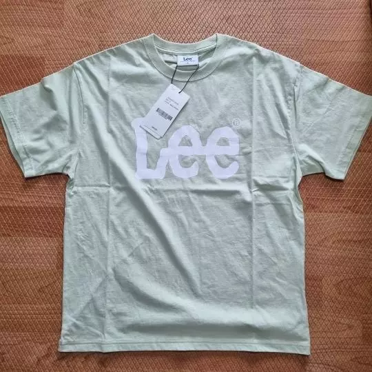 탄탄하고 박시해서 편하게 입기 좋아요색깔은 이미지 그대로입니다