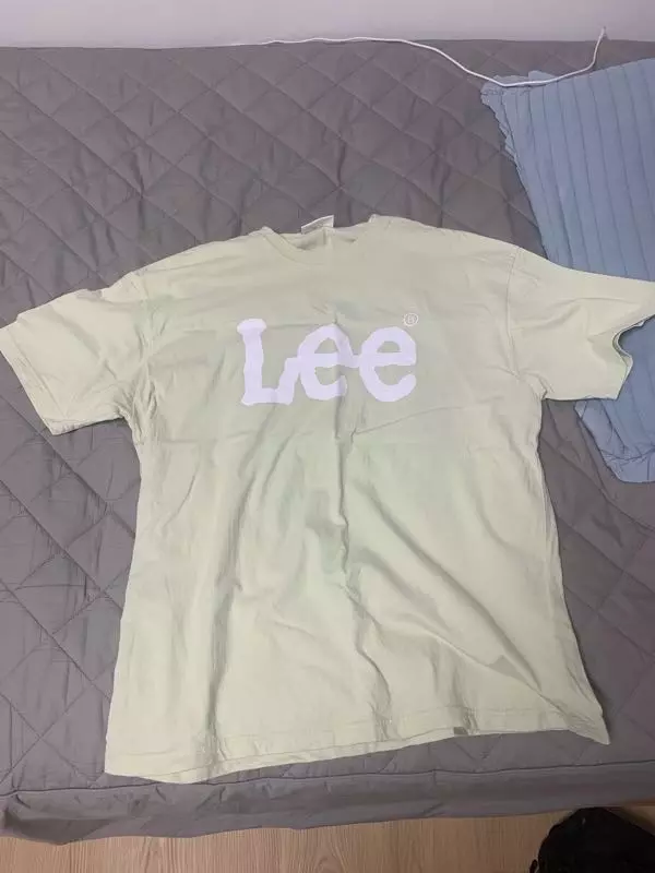 색감이 너무 이쁘네요 ㅎㅎ 바지랑 왠만해서 다 잘 맞는 색상이라 잘 입고있습니다!!