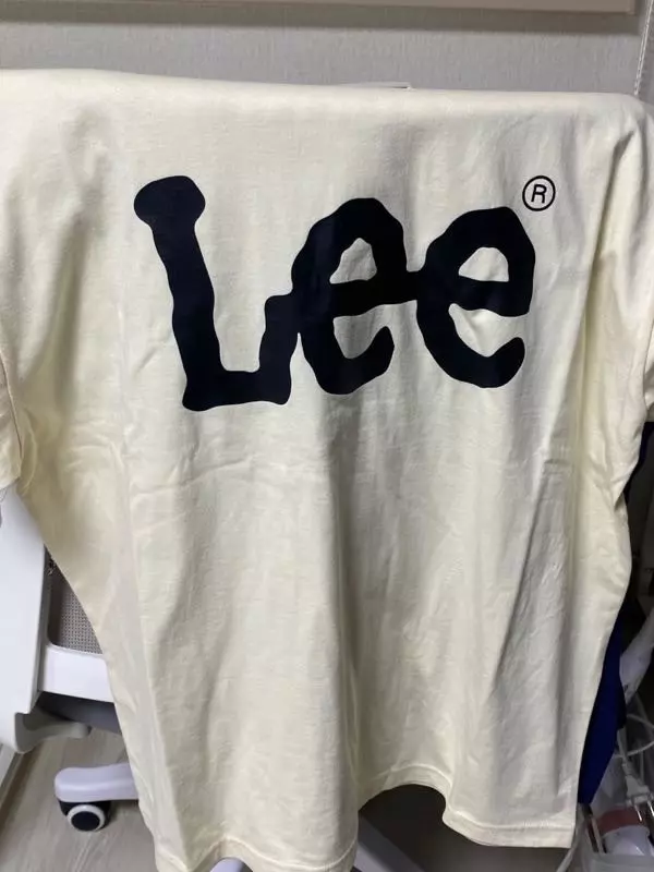 S해도 충분히 오버핏이에요 다른 색 사려다 사이즈가 없어서 옐로우 했는데 크림 아이보