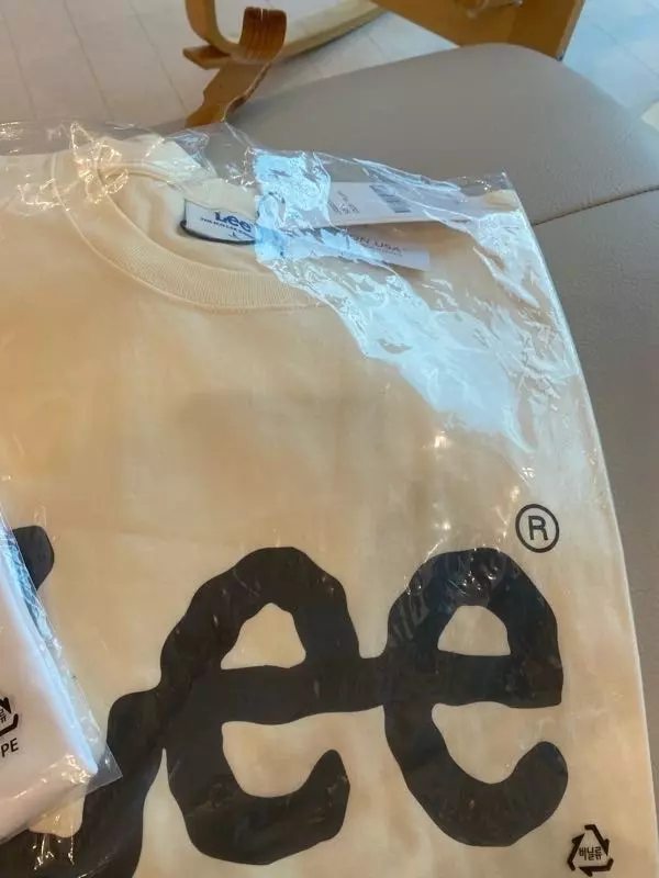 리의 장점은 티가 너무 얇지 않아서 그거 하나만 입어도 괜찮다는 장점인것 같아요