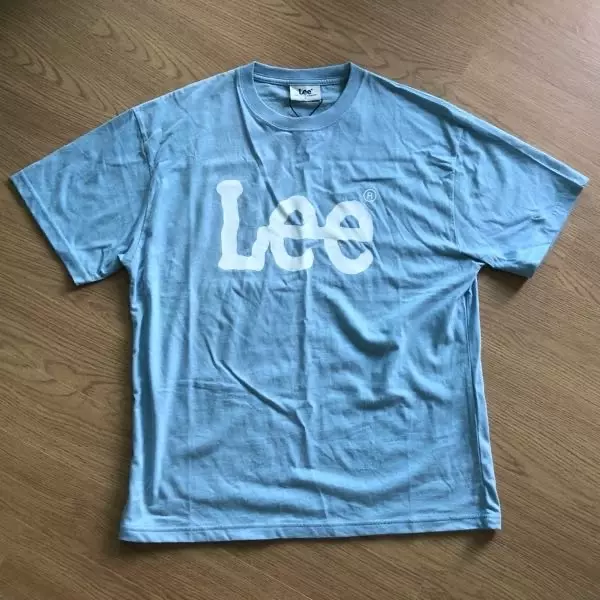 약간 몸에 잘 달라붙는 재질같아서 덥기도 할 거 같은 아쉬움이 있습니다