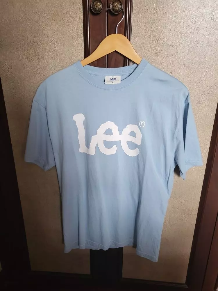 색상도 파스텔이라 화사하고 박시하지만 뚱뚱해보이지않고 잘 맞아요. 색상도 이쁘네요