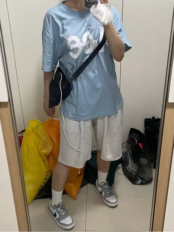 한 사이즈 더 크게할껄박시하게 입는 편이라 뭔가 애매하네요